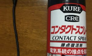接触不良を起こしてしまったLightningケーブルとそれを直すために使用するコンタクトスプレー